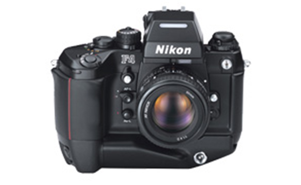 Debut of Nikon F4 | Camera Chronicle | Nikon Consumer